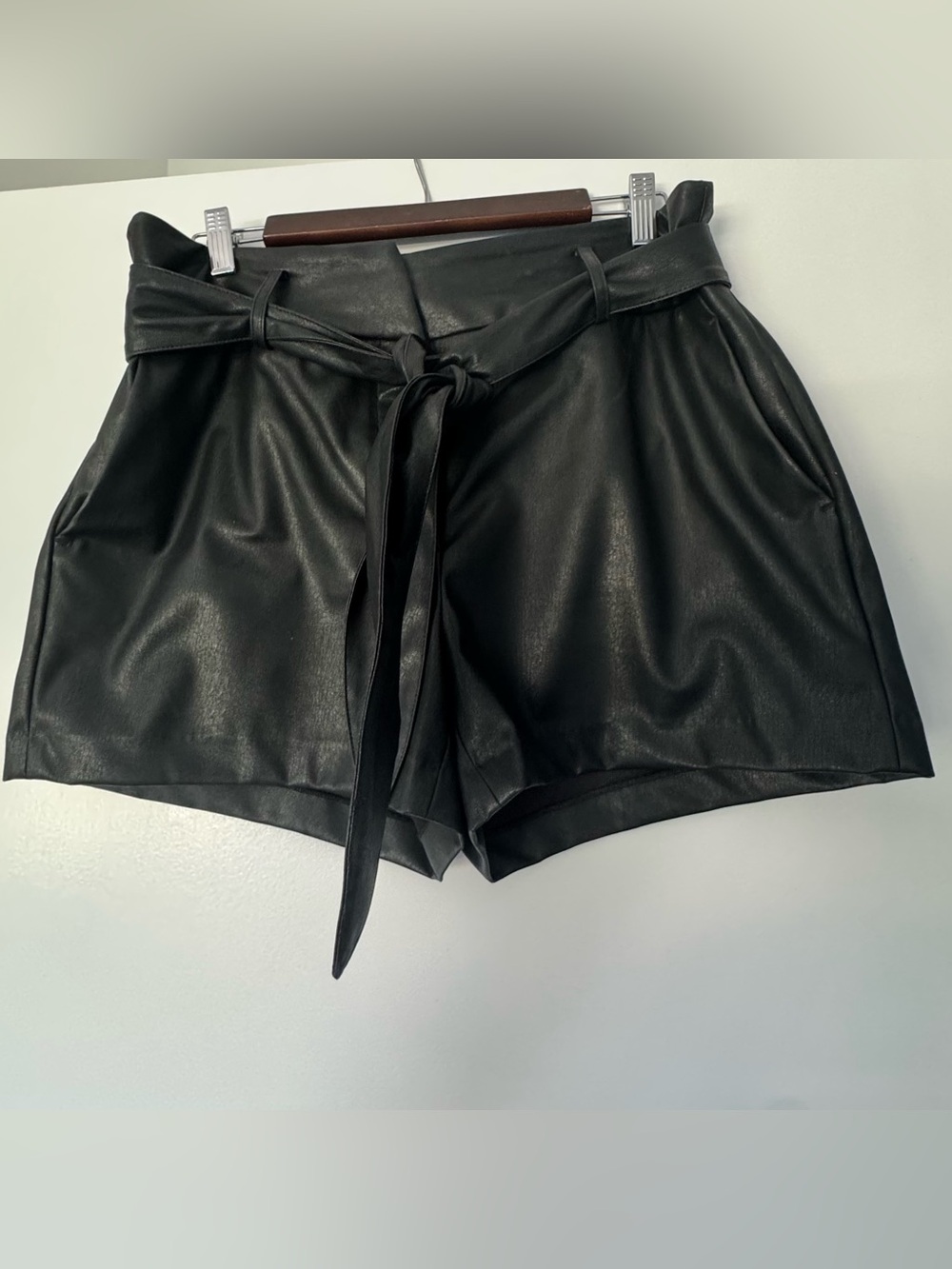 DKNY Faux Leather Paperbag High Waist Shorts Black Size 8 Belted Like new